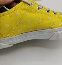 Load image into Gallery viewer, WOMENS SIZE 6 - JACK PURCELL, Converse Spring Collection, Low Top Yellow / White Flowers EUC B59