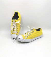Load image into Gallery viewer, WOMENS SIZE 6 - JACK PURCELL, Converse Spring Collection, Low Top Yellow / White Flowers EUC B59