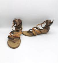 Load image into Gallery viewer, GIRL SIZE 1 YOUTH - BLOWFISH, Gladiator Sandals EUC B59