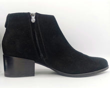 Load image into Gallery viewer, WOMENS SIZE 9M - ARTICA, Black Suede, Fleece Lined Ankle Rain / Winter Boots EUC B59