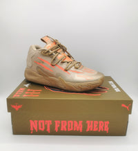 Load image into Gallery viewer, BOYS JUNIOR SIZE 7 US - PUMA x LAMELO BALL MB.03 CNY Gold-Fluro Peach EUC B60