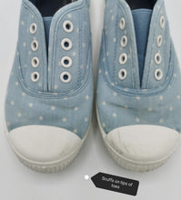Load image into Gallery viewer, GIRL SIZE 2 YOUTH - JOE FRESH Slip on Shoes GUC - Faith and Love Thrift