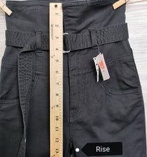 Load image into Gallery viewer, WOMENS SIZE 2 H&amp;M Skinny, High-rise, Black Pants NWOT - Faith and Love Thrift