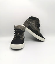 Load image into Gallery viewer, BOY SIZE 1 YOUTH - AIRWALK, HIGH TOP SHOES VGUC - Faith and Love Thrift
