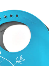 Load image into Gallery viewer, MODERN TWIST Bucket Bibs (2 pack) NWOT - Faith and Love Thrift