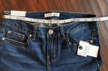 Load image into Gallery viewer, WOMENS SIZE 27/32 - DEX, Bootcut Jeans NWT B5