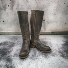 Load image into Gallery viewer, WOMENS SIZE 6.5 US (37) - BOS&CO, Designer Fashion, Tall Leather, Fleece Lined Winter Boots EUC B22