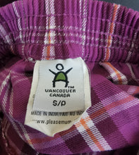 Load image into Gallery viewer, GIRL SIZE SMALL (7 YEARS) - VANCOUVER CANADA, Pleated Skirt EUC B52