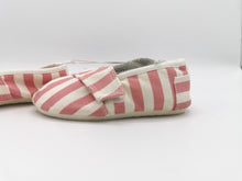 Load image into Gallery viewer, GIRL SIZE 9 TODDLER - JOE FRESH, Cozy Slip on Summer Shoes NWOT B59