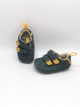 Load image into Gallery viewer, BABY BOY SIZE 2.5 (3/6 MONTHS) - CLARK&#39;S, Infant Walking Shoes EUC B59