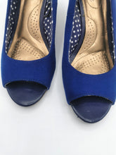 Load image into Gallery viewer, WOMENS SIZE 7 - DEXFLEX, Comfort Wedge Heel Sandals EUC B59