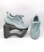 Load image into Gallery viewer, WOMENS SIZE 7 US - VANS MTE UltraRange Neo VR3 Running Shoes EUC B60