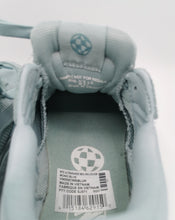 Load image into Gallery viewer, WOMENS SIZE 7 US - VANS MTE UltraRange Neo VR3 Running Shoes EUC B60