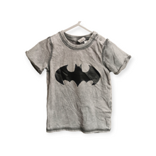 Load image into Gallery viewer, BABY BOY SIZE 9/12 MONTHS - H&amp;M, Super Soft Batman T-shirt EUC B49
