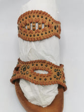 Load image into Gallery viewer, WOMENS SIZE 7.5 - Arnold Churgin leather sandals kitten heal VGUC B61