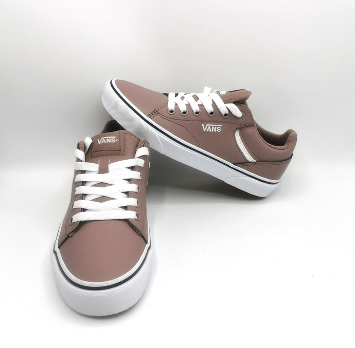 WOMENS SIZE 7 - VANS Seldan Tumble Leather Sneaker NWOB B60