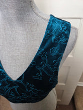 Load image into Gallery viewer, WOMENS SIZE SMALL TO MEDIUM, Staring at Stars, Crop Top (New) B63