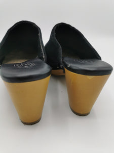 WOMENS SIZE 7 - AMERICAN EAGLE, Suede Clogs VGUC B60