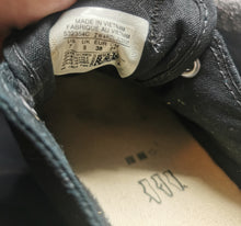Load image into Gallery viewer, WOMENS SIZE 7 - Converse Chuck Taylor All Star Low / Black EUC B61
