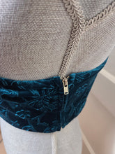 Load image into Gallery viewer, WOMENS SIZE SMALL TO MEDIUM, Staring at Stars, Crop Top (New) B63