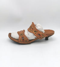 Load image into Gallery viewer, WOMENS SIZE 7.5 - Arnold Churgin leather sandals kitten heal VGUC B61