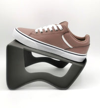 Load image into Gallery viewer, WOMENS SIZE 7 - VANS Seldan Tumble Leather Sneaker NWOB B60