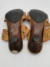 Load image into Gallery viewer, WOMENS SIZE 7.5 - Arnold Churgin leather sandals kitten heal VGUC B61