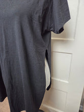 Load image into Gallery viewer, WOMENS SIZE (MED to XL) - BUTTERCREAM, Long Black, Shortsleeved Tee, Open Sides EUC B63