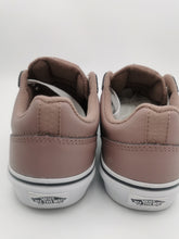 Load image into Gallery viewer, WOMENS SIZE 7 - VANS Seldan Tumble Leather Sneaker NWOB B60