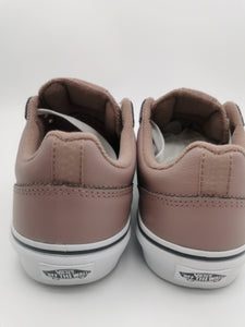 WOMENS SIZE 7 - VANS Seldan Tumble Leather Sneaker NWOB B60