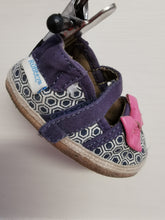 Load image into Gallery viewer, BABY GIRL SIZE 0-6 MONTHS ROBEEZ VELCRO SANDAL EUC - Faith and Love Thrift