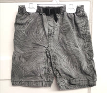 Load image into Gallery viewer, BOY SIZE SMALL (6-7 YEARS) GAP CASUAL SHORTS - CLEARANCE ITEM - Faith and Love Thrift
