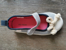Load image into Gallery viewer, GIRL SIZE 7 YOUTH JOE FRESH BALLET FLATS EUC - Faith and Love Thrift