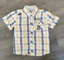 Load image into Gallery viewer, BOY SIZE 4T AKDMKS JEANIUS PRODUCTS DRESS SHIRT EUC - Faith and Love Thrift