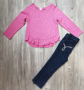 GIRL SIZE 2 YEARS - CALVIN KLEIN & GAP Mix N Match Outfit EUC 

The GAP Long Sleeve Knit dress top, soft and pretty pink with embellishments 

Calvin Klein skinny jeans with stretch

Excellent preloved condition!  


