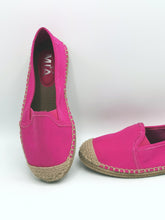 Load image into Gallery viewer, GIRL SIZE 1 YOUTH MIA FLATS NWT - Faith and Love Thrift