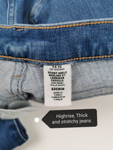 Load image into Gallery viewer, WOMENS SIZE 25 H&amp;M HIGHRISE SKINNY JEANS EUC - Faith and Love Thrift