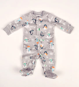 BABY BOY Size 3 Months - Carters Fleece Onesie EUC

Adorable and soft footed one piece with winter patterns 

