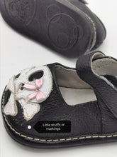 Load image into Gallery viewer, BABY GIRL SIZE 0-6 Months - JACK &amp; LILY, LEATHER SHOES EUC - Faith and Love Thrift