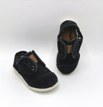 Load image into Gallery viewer, GIRL SIZE 3/4 TODDLER  - BLACK SLIP ON SHOES GUC - Faith and Love Thrift