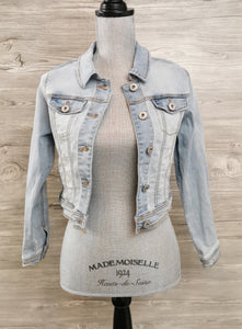 GIRL SIZE LARGE (10/12 YEARS) - Cat & Jack - Cropped, Fitted, Light Blue Denim Jacket VGUC

Small stain, see pic for reference. 

Displayed on size medium women's mannequin. 

