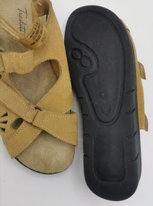 WOMENS SIZE 7 B - Traditions, Brown Leather Suede Sandals NWOT - Faith and Love Thrift