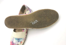 Load image into Gallery viewer, WOMENS SIZE 8 - JEANNE BEKER Floral Ballet Flats VGUC - Faith and Love Thrift