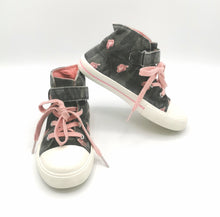 Load image into Gallery viewer, GIRL SIZE 1 YOUTH - GEORGE High-Tops, Floral / Camo VGUC - Faith and Love Thrift