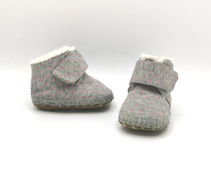 BABY GIRL SIZE 2 (0-6 MONTHS) - TOMS FALL / WINTER CRIB BOOTIES EUC - Faith and Love Thrift