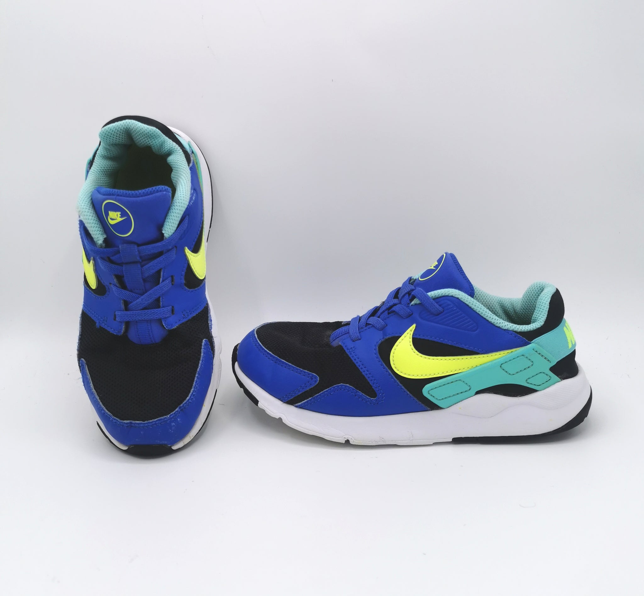 BOY SIZE 2 YOUTH NIKE Running Shoes Stretch Laces VGUC B2