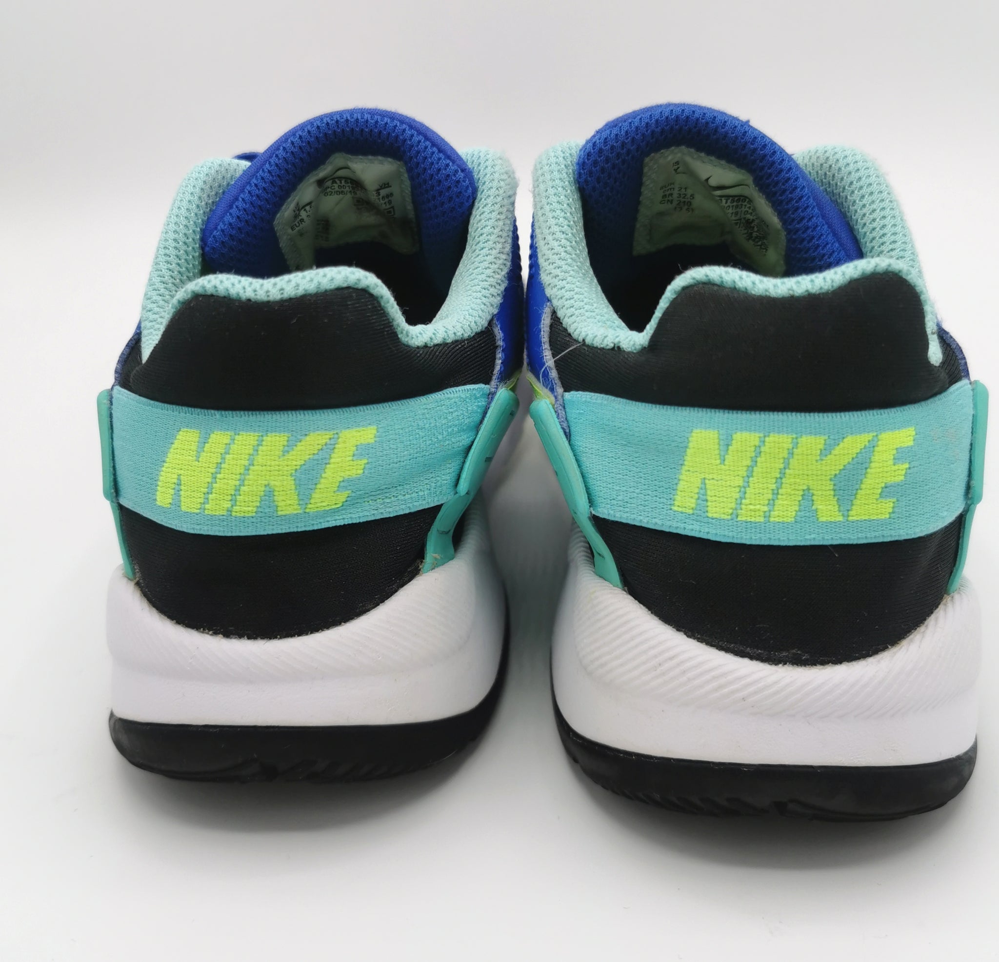 BOY SIZE 2 YOUTH NIKE Running Shoes Stretch Laces VGUC B2