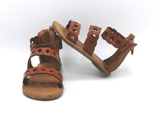 Load image into Gallery viewer, BABY GIRL SIZE 6 TODDLER - GAP, Gladiator Sandals EUC

Soft material, runs narrow in my opinion. 

Beautiful brown colour with cut-out patterns.  Zipper on the heel. Bohemian natural style.  

