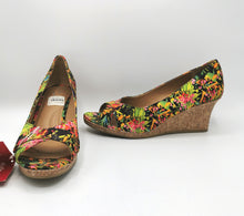 Load image into Gallery viewer, WOMENS SIZE 11 - DEXFLEX COMFORT WEDGE SANDALS NWT - Faith and Love Thrift