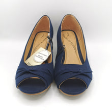 Load image into Gallery viewer, WOMENS SIZE 10 - GEORGE MEMORY FOAM WEDGE SANDALS NWT - Faith and Love Thrift